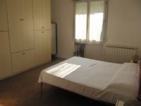 CAMERA » Affittasi ampio appartamento bilocale in piccola palazzina tranquilla e vicino al mare (Rif. 01)